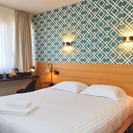 Logis Auberge Du Port Bazeilles Eksteriør billede